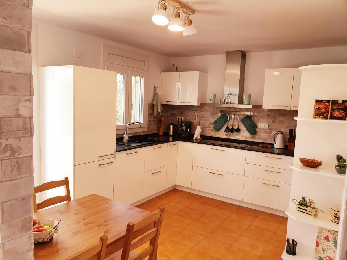 New Holiday House "Casa Mialina" With Private Pool, 300M To Beach Кембрилс Екстериор снимка