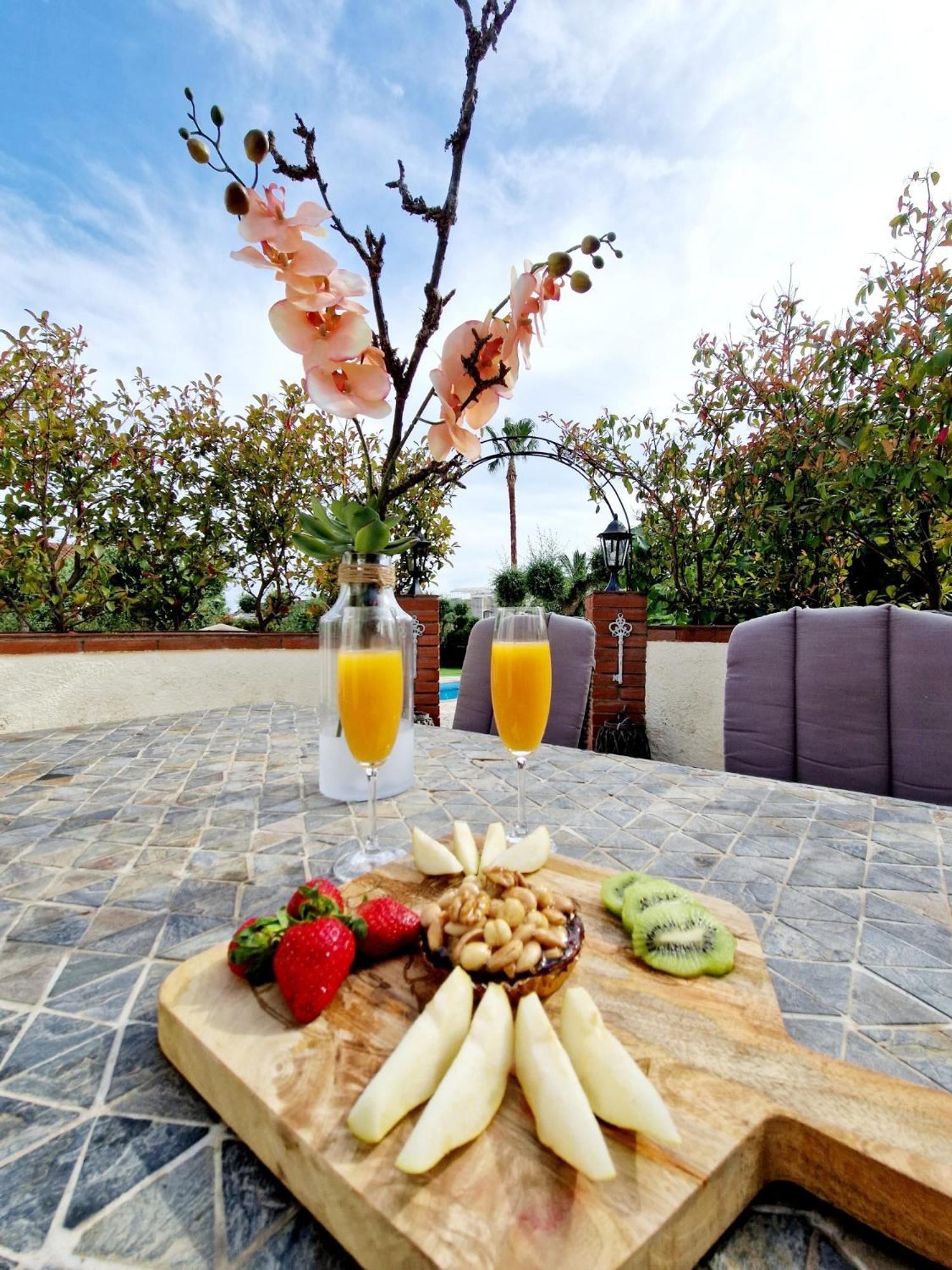 New Holiday House "Casa Mialina" With Private Pool, 300M To Beach Кембрилс Екстериор снимка